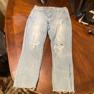 Curvy straight Levi’s size 28 crop
